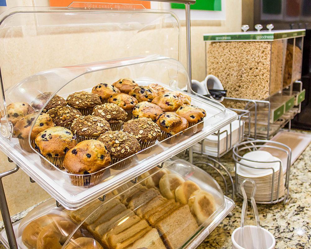 Holiday Inn - Cheshire - Southington By Ihg Buitenkant foto